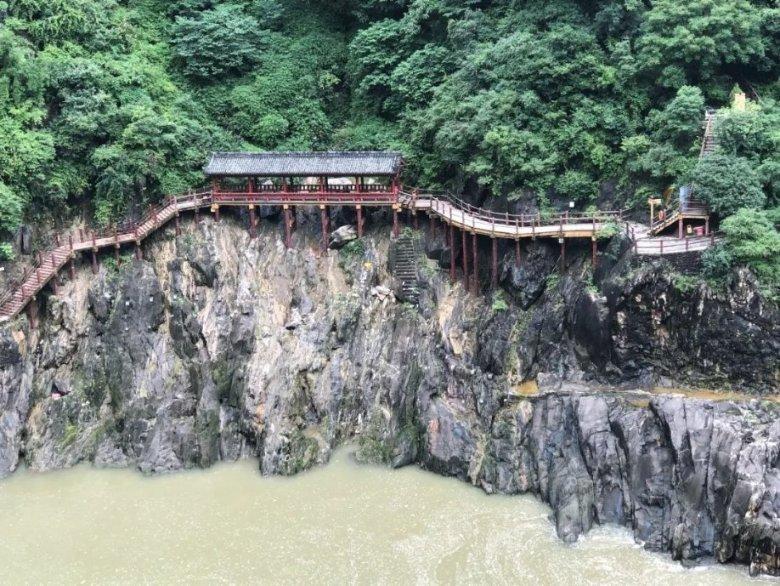 成龙60大寿邀请赵本山赴宴，特意嘱咐不要送礼，赵本山最后送了什么？